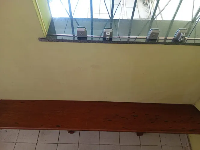 Linda Prateleira de Madeira Maciça de Angelim
