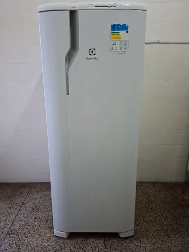 Geladeira Electrolux RE31 Degelo Prático 240L
