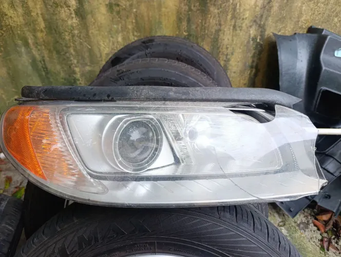 Farol Direito do Volvo Xc 70 2008.