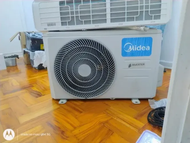 Ar-Condicionado Midea Split Inverter 18.000 BTUs. Acompanha Kit Wi-Fi
