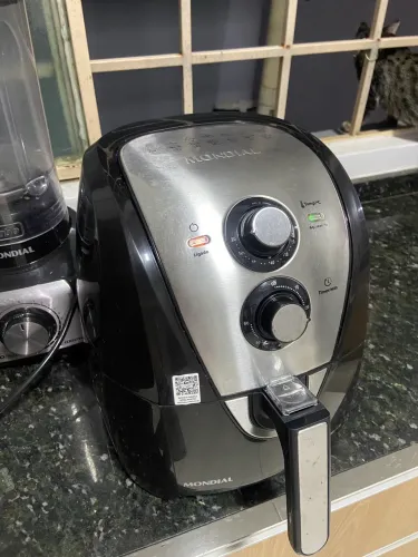 Fritadeira Elétrica Sem Óleo Air Fryer Mondial AFN40BI Family Inox 4L Preta/Inox - 110V