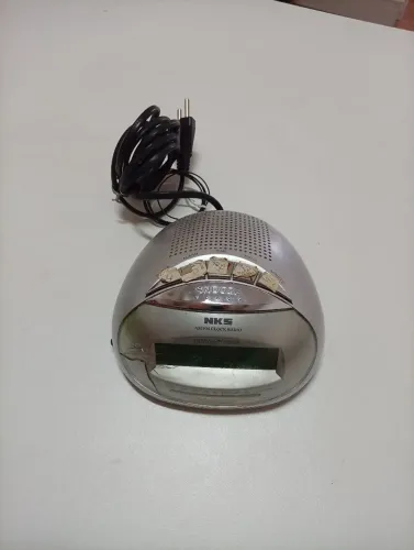 Rádio/Relógio antigo bateria ou energia elétrica