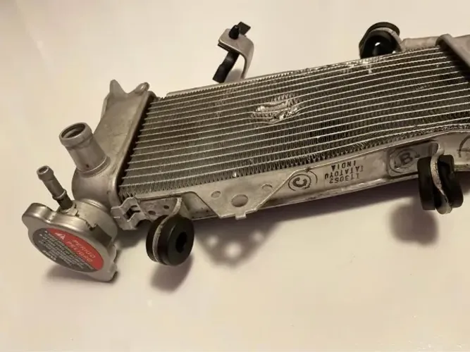  Radiador Yamaha R15 Com Avaria