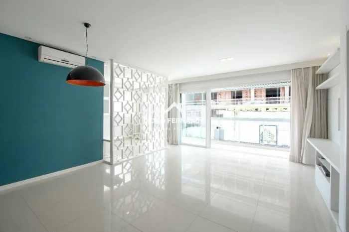 Apartamento à Venda com 3 Suítes no Novo Campeche