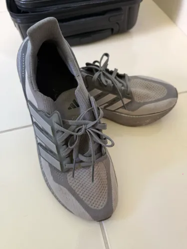 ADIDAS ULTRABOOST 5