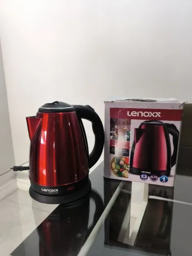 Chaleira elétrica Lenoxx Vermelha 2,2 litros