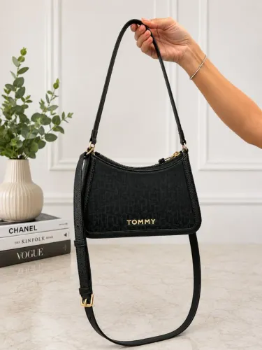 Bolsa Tommy Hilfiger nova e original. Holograma, preta
