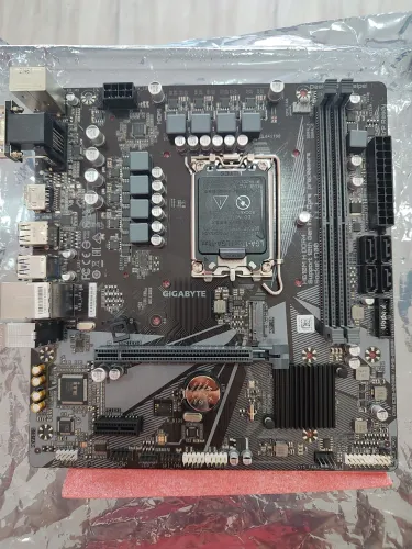 Placaae gigabyte h610m socket 1700 nova