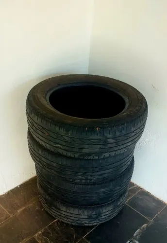 Pneu Bridgestone 185/65 R15 (meia vida)