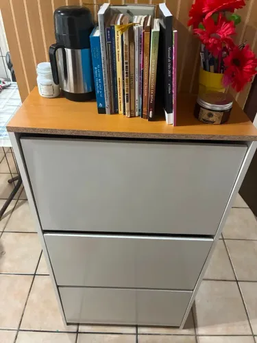 Sapateira com 3 e 2 meses de uso