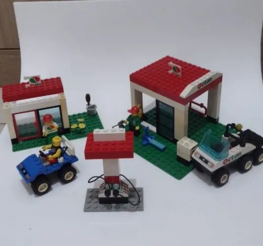 LEGO #6548-1 OCTAN GAS STATION Incompleto