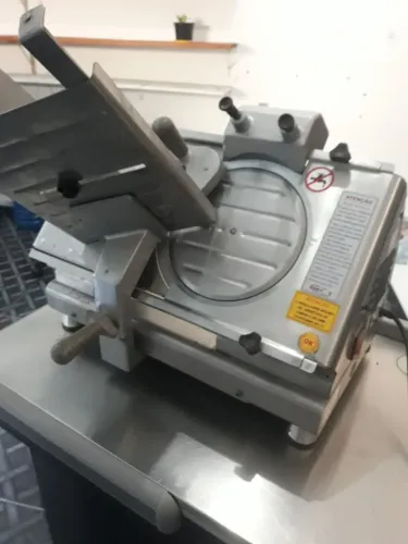 Máquina de cortar frios