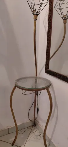 MESA APARADOR DE CANTO COM LUMINARIA 