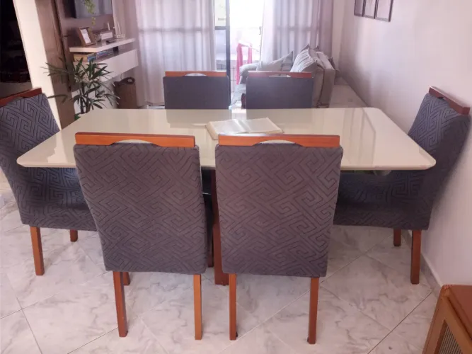 Mesa de jantar 6 lugares semi nova