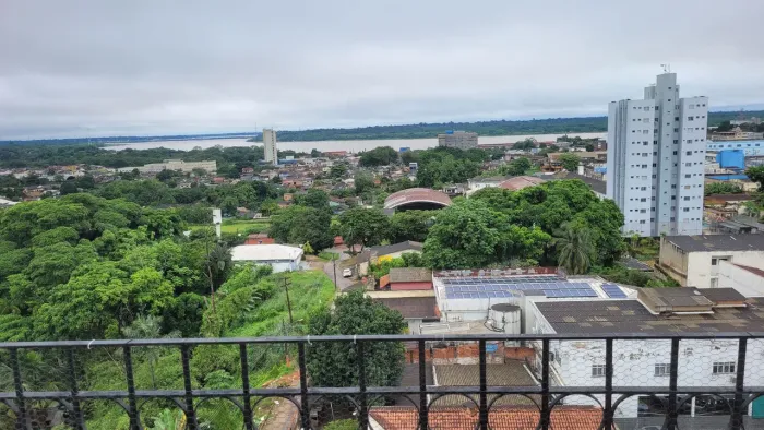 Alugo apartamento  no centro da cidade.