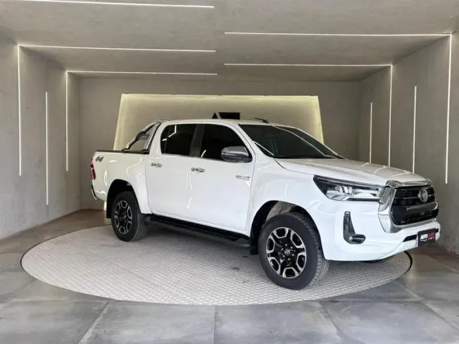 Toyota Hilux CD SRX 4X4 2.8 TDI 16V Diesel Aut. 2025