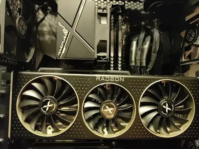 Placa de Vídeo XFX RX 6800 XT 16GB GDDR6 - Desempenho igual RTX 3080, 4070