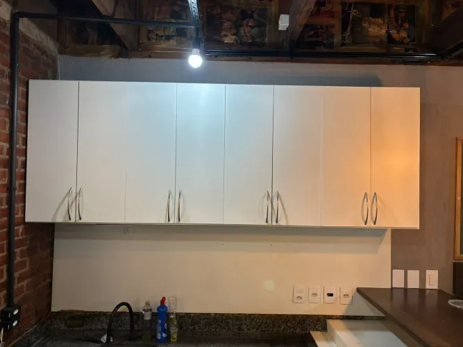 Armário de parede 8 portas