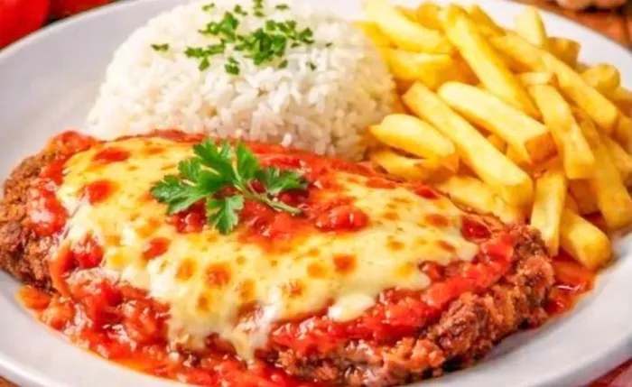 Precisa-se de Ax. De Cozinha C/ EXPERIÊNCIA 