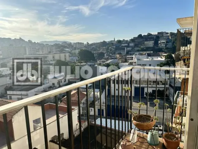 Apartamento - Piedade: Varanda, Sala, 1 Quarto, Banheiro Social e Cozinha.