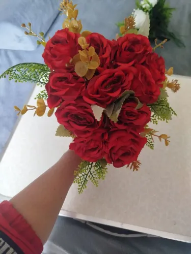 Buquês de flores artificiais por 50,00 cada