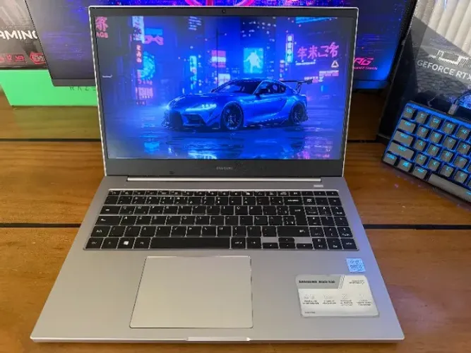 Notebook Samsung i3-10110u (10ª gen) 12gb DDR4 SSD-M2 250gb Tela 16? Full-HD