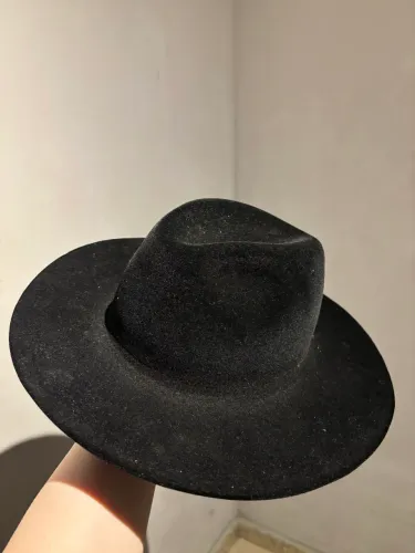 Chapéu fedora preto em veludo (desapego)