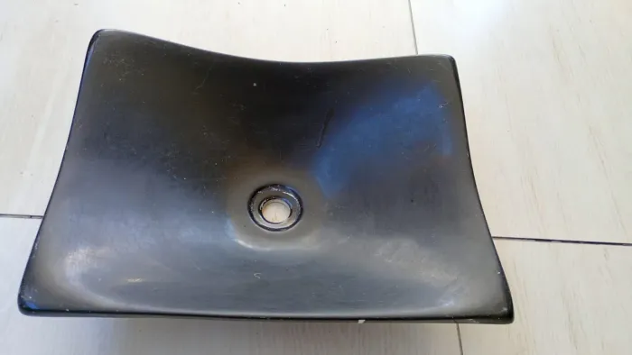 Cumbuca de pia preta de vidro 42 x 32 nova