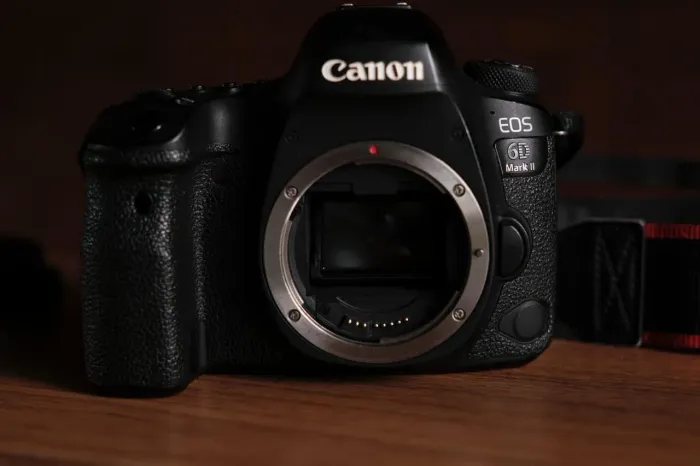 Câmera DSLR Canon 6D Mark ii (15k clicks) 3 baterias