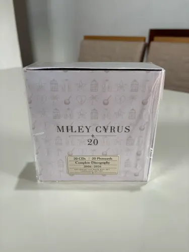Box Set - Miley Cyrus - Discografia Completa 2006 - 2026 (20 CDs)