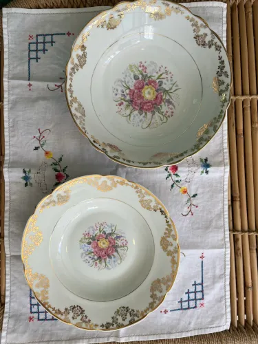 Conjunto de porcelana antigo