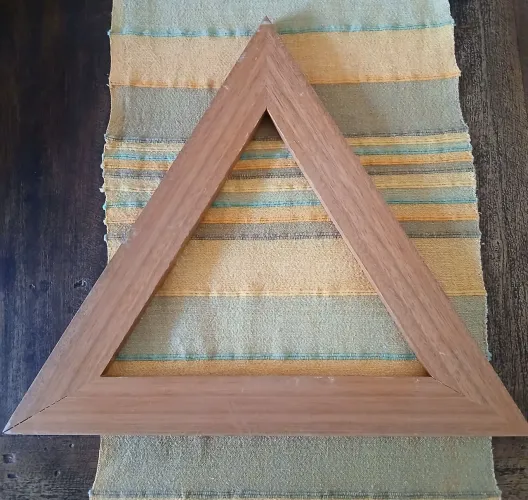 Triângulo em madeira, 45 cms e 5 de largura