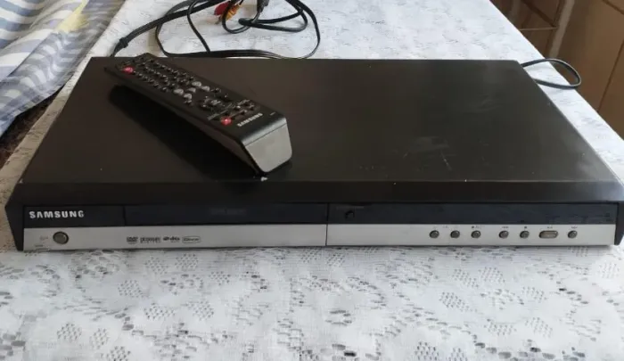 Gravador de DVD De Mesa Samsung DVD-R150 não lê dvd