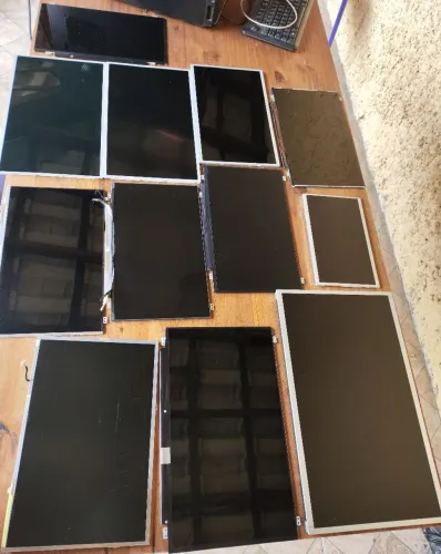 Lote com Telas de Notebooks Variadas + Tela de Monitor