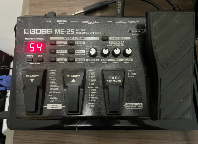 Pedaleira Boss me 25