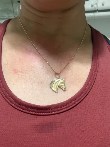 Colar de ouro com pingente 