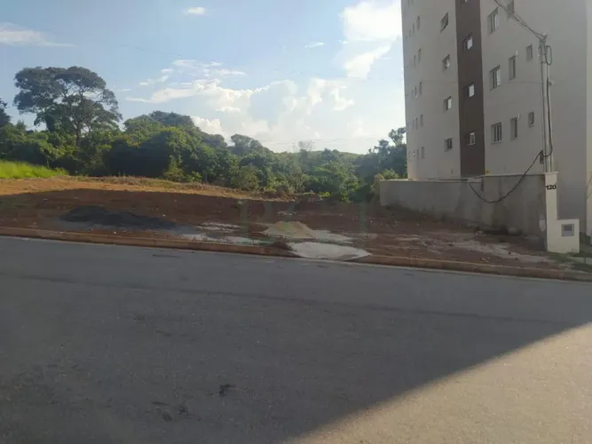 Excelente terreno de 416,60m² á venda no bairro Centreville em Poços de Caldas MG.