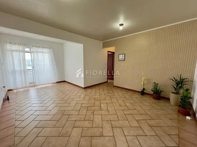Apartamento com 03 dormitórios com 01 Suíte no bairro Abraão - Florianópolis/ SC