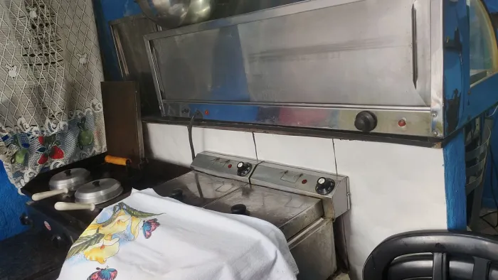 vende-se 1 Chapeira 2Estufas 1 Fritadeira 