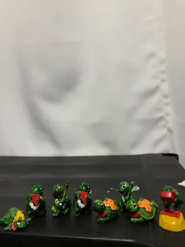 Lote Miniaturas Tartarugas Havaianas Kinder Ovo Anos 90 (8 peças)