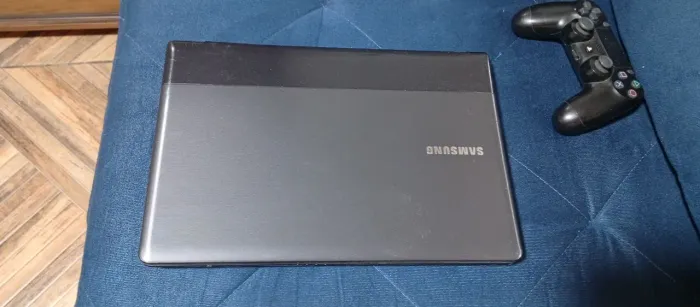 Notebook Samsung carcaça boa só liga led azul e fãs barulho