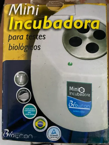 Mini incubadora  para testes biológicos 