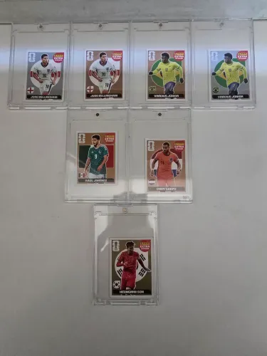 7 Figurinhas legend originais por R$700 4 bronze, 2 pratas 1 Ouro
