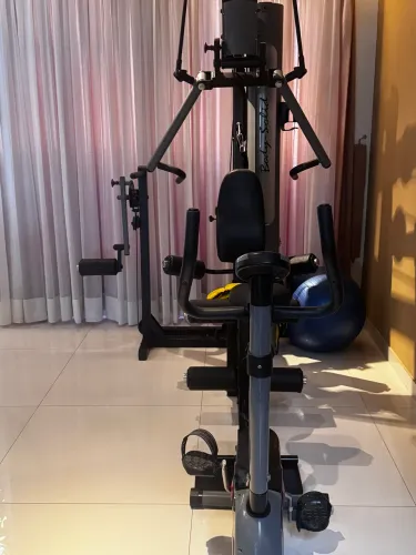 Academia equipamentos musculação 