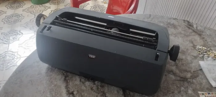 Máquina Escrever IBM antiga para colecionador