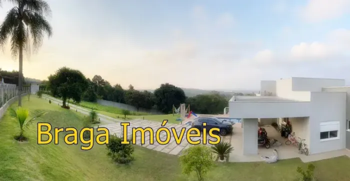 Ótima chácara com terreno de 2738m² em condomínio fechado - Ibiúna - SP