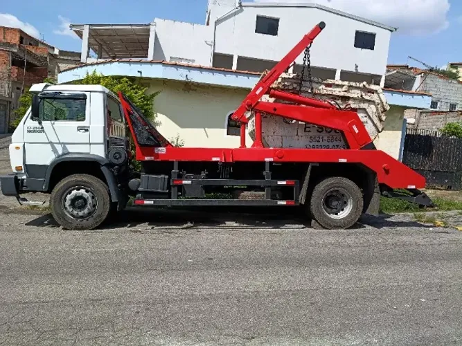 Caminhão VW 17-250 worker com poliguindaste