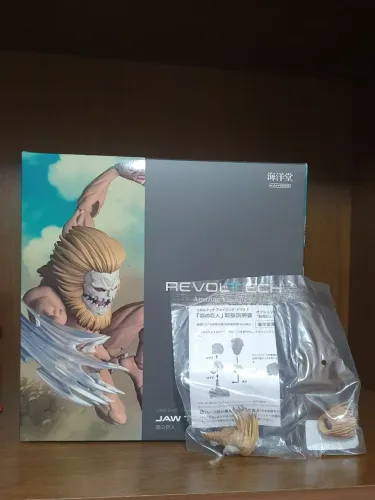 Revoltech titan mandíbula