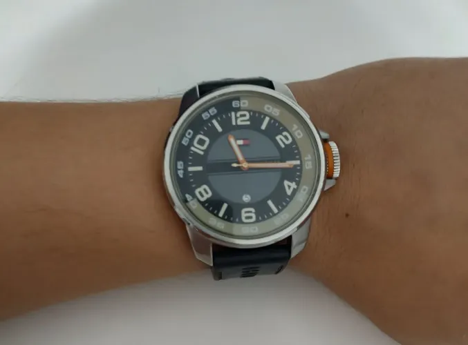 Relógio Tommy Hilfiger com pulseira preta