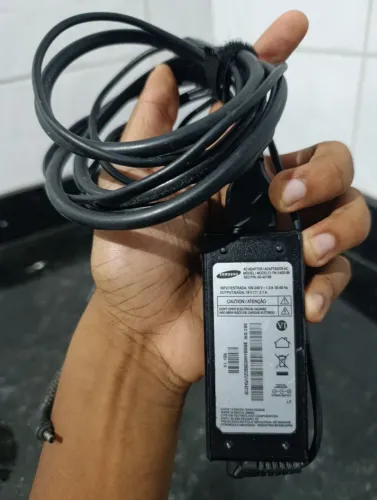 Carregando Samsung Book, INP: 100-240V OUT: 19V, modelo: PA-1400-96.